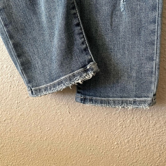 Judy Blue Skinny Fit Capri Cropped Jeans Women’s 26 Blue Distressed Mid Rise EUC - Picture 6 of 12